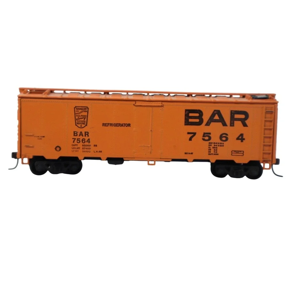HO Scale Bangor and Aroostook BAR 7564 Refrigerator Car Orange Train Car